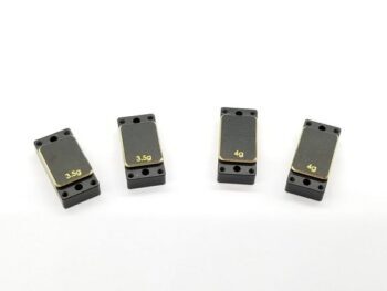 De afbeelding toont vier kleine, rechthoekige gewichtsplaatjes. Twee plaatjes zijn gemarkeerd met '3.5g' en twee met '4g', allemaal in goudkleurige letters op een donkere, mogelijk messing, ondergrond.