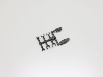 Op de foto is een zwart plastic onderdeel te zien, bestaande uit meerdere kleine, aan elkaar verbonden componenten. Het lijkt op een set van circlips en spacers, zoals de productnaam suggereert.