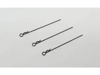 De foto toont drie zwarte, metalen body clips van verschillende lengtes, liggend op een witte achtergrond. Ze hebben een rechte staaf met aan één uiteinde een lusvormige buiging.
