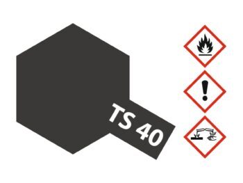 De afbeelding toont een donkergrijs, zeshoekig vlak met de tekst 'TS 40' in wit erop. Rechts staan drie gevaarsymbolen: een vlam, een uitroepteken en een symbool voor corrosie.
