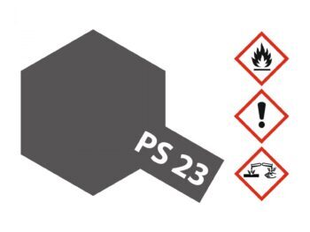 Een donkergrijze zeshoekige vorm met de tekst 'PS 23' erop. Rechts staan drie gevaren symbolen.