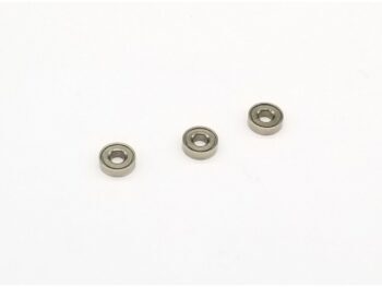De afbeelding toont drie zilverkleurige, ronde lagers met een metalen glans, liggend op een witte achtergrond. Ze zijn klein en hebben een opening in het midden.