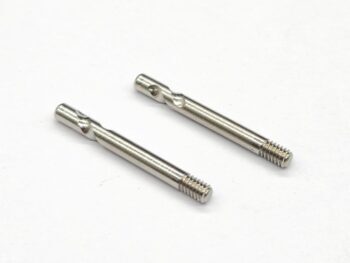 De foto toont twee zilverkleurige metalen staafjes met schroefdraad aan één uiteinde en een uitsparing aan het andere uiteinde. Ze lijken identiek te zijn en liggen naast elkaar op een witte achtergrond.