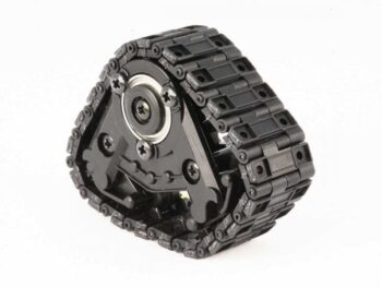 De afbeelding toont een zwarte rupsbandunit, waarschijnlijk voor een RC-voertuig. Het bestaat uit individuele schakels die een doorlopende band vormen rond een centraal mechanisme met schroeven en een zilverkleurige ring.