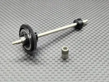 De afbeelding toont een zilverkleurige as met een zwart tandwiel en een klein zilverkleurig tandwiel ernaast. Het geheel ligt op een donkergrijze ondergrond met een ruitpatroon.