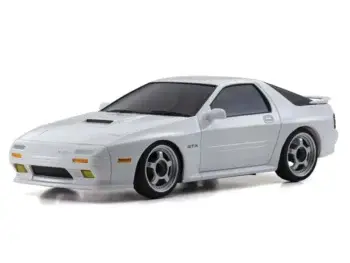 Op de foto is een witte modelauto te zien, een Mazda RX-7 FC3S, met donkere ramen en zilverkleurige velgen. Het is een gedetailleerde replica van een sportauto.