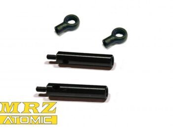 De afbeelding toont twee zwarte, cilindervormige metalen buisjes met schroefdraad aan één uiteinde, en twee kleinere, donkergroene of zwarte oogjes. Het geheel ligt op een witte achtergrond met een geel 'MRZ ATOMIC' logo linksonder.