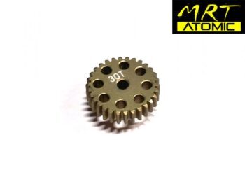 De foto toont een goudkleurig metalen tandwiel met 30 tanden en negen gaten in het midden. Bovenin de afbeelding is een zwart-geel logo te zien met de tekst 'MRT ATOMIC'.