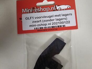 De foto toont een zwart, onregelmatig gevormd kunststof onderdeel, verpakt in een doorzichtig zakje met een rood-wit label erboven. Het label vermeldt 'Mini-zshop.nl' en 'GLF1 voorvleugel met lagers zwart (zonder lagers)'.