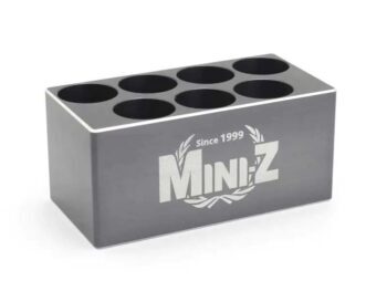 De afbeelding toont een rechthoekige, grijze gereedschapshouder met acht ronde openingen aan de bovenzijde. Op de zijkant staat het logo 'Mini-Z Since 1999' gedrukt in een lichtere grijstint.