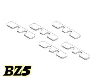 De afbeelding toont zes identieke, langwerpige, zilverkleurige metalen plaatjes met twee uitsparingen aan de lange zijden. Ze lijken op shims of spacers.