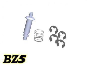 De afbeelding toont een set van zilverkleurige metalen onderdelen, waaronder een staafje, een veer en vier E-clips. De onderdelen lijken te zijn gemaakt van metaal en hebben een gladde afwerking.