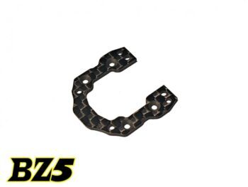 De foto toont een zwart, U-vormig onderdeel met meerdere gaten, waarschijnlijk gemaakt van carbonfiber vanwege het zichtbare weefpatroon. Linksonder in de afbeelding staat in gele letters 'BZ5'.