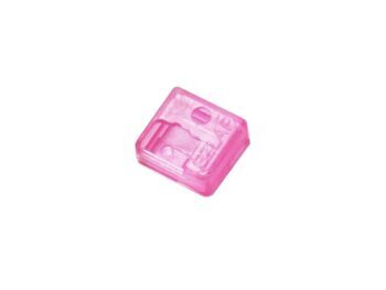 De afbeelding toont een klein, transparant roze, rechthoekig plastic doosje of hoesje. Op de zijkant is de tekst 'EZLAP' te zien.