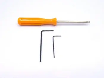 La photo montre un ensemble d'outils composé d'un tournevis à manche orange et de deux clés Allen noires. Les outils sont posés sur un fond blanc.