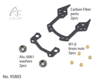De foto toont onderdelen voor een modelauto, waaronder carbon fiber platen, aluminium ringen en messing moeren. De onderdelen zijn in verschillende vormen en maten.