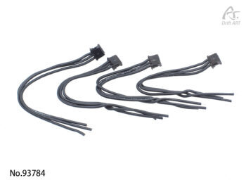 De foto toont vier zwarte kabels met connectoren. De kabels zijn flexibel en hebben aan één kant een connector.