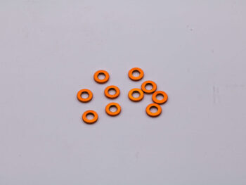 De foto toont een aantal oranje ringen. De ringen lijken van metaal te zijn gemaakt en hebben een gat in het midden.