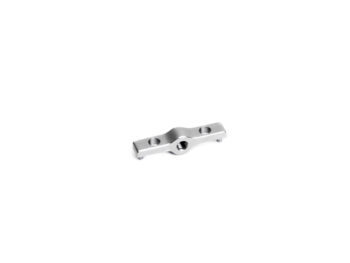 Het product is een zilverkleurig metalen onderdeel met gaten en een schroefdraad in het midden. Het heeft een rechthoekige vorm met afgeronde uiteinden.
