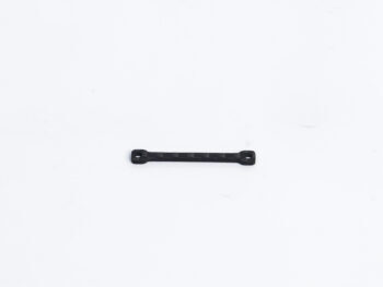 De afbeelding toont een zwart, rechthoekig onderdeel met gaten aan beide uiteinden. Het lijkt gemaakt van carbon fiber.