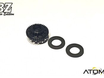 Op de foto is een zwart metalen tandwiel met 38 tanden te zien, samen met twee bijpassende ringen. Het product is voorzien van het 'BZ Master Edition' logo en het 'Atomic' merklogo.