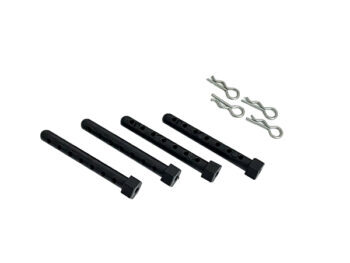 De foto toont vier zwarte body posts en een aantal zilverkleurige body clips. De body posts zijn gemaakt van plastic en hebben gaten.
