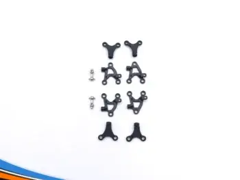 De foto toont een set zwarte kunststof onderdelen voor een modelauto, waaronder caster arms en andere componenten. Er zijn ook metalen kogels aanwezig.