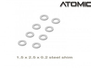 De afbeelding toont acht zilverkleurige ringvormige shims. De shims zijn van metaal en liggen verspreid op een witte achtergrond.