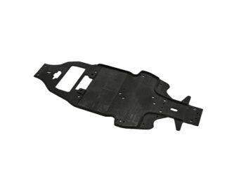 De foto toont een zwart chassis voor een RC auto. Het chassis is gemaakt van carbon en heeft diverse uitsparingen en bevestigingspunten.