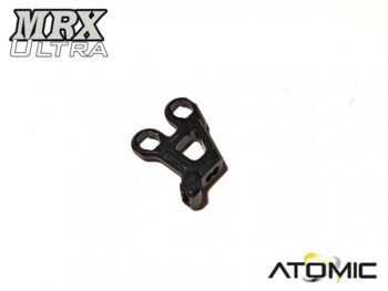 Het product is een zwart, plastic onderdeel met meerdere gaten en uitsparingen. Er is een logo zichtbaar met de tekst 'MRX ULTRA' en een ander logo met 'ATOMIC'.
