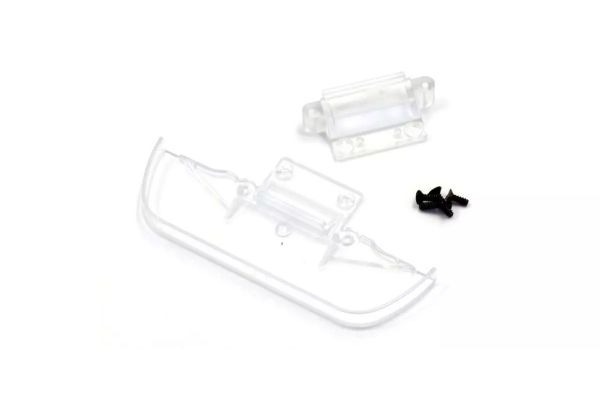 De afbeelding toont een doorzichtige plastic voorbumper met twee kleine, zwarte schroefjes. Er is ook een klein, doorzichtig plastic onderdeel met schroefgaten.