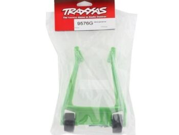 Groene Traxxas RC auto standaard met wieltjes, verpakt in plastic.