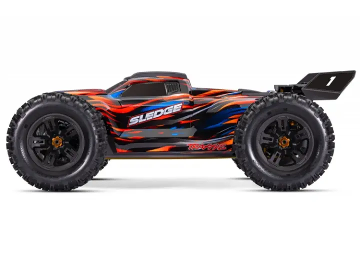 traxxas sledge rc auto met vlammenprint Traxxas Sledge op afstand bestuurbare auto met oranje, rode en blauwe vlammenprint, grote off-road banden en zwarte spoiler m