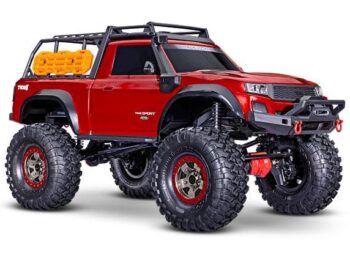 Rode Traxxas TRX-4 Sport RC offroad truck met grote banden, imperiaal en oranje herstelplaten, klaar voor ruig terrein.
