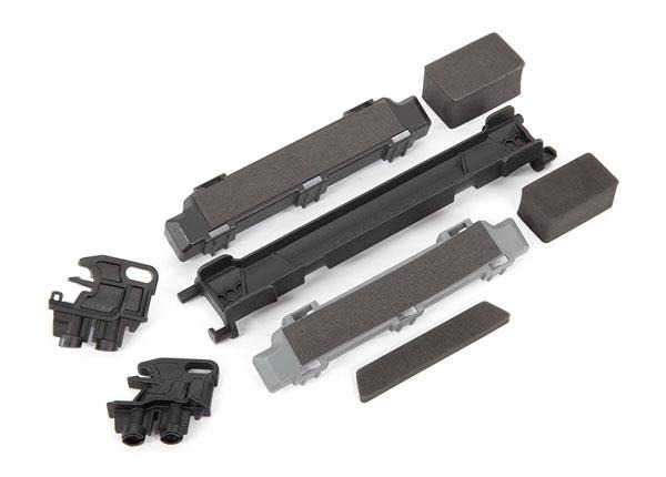 Battery hold-down/ mounts (front & rear)/ battery compartment spacers/ foam pads (fits Maxx with extended chassis (352mm wheelbase)) Traxxas TRX8919R Battery hold-down/ mounts (front & rear)/ battery compartment spacers/ foam pads (fits Maxx with extended chassis (352mm wheelbase)) - een set zwarte