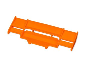 Oranje kunststof achtervleugel voor een radiografisch bestuurbare auto tegen een witte achtergrond.